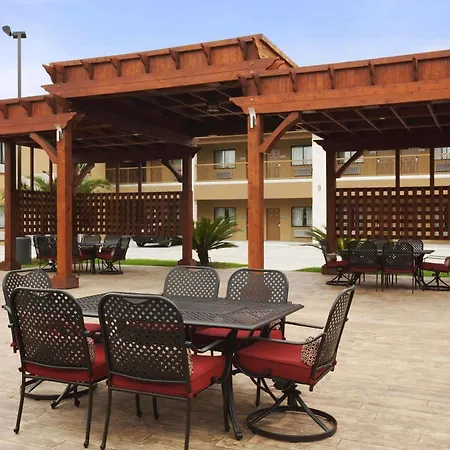Days Inn & Suites By Wyndham Houston North-Spring